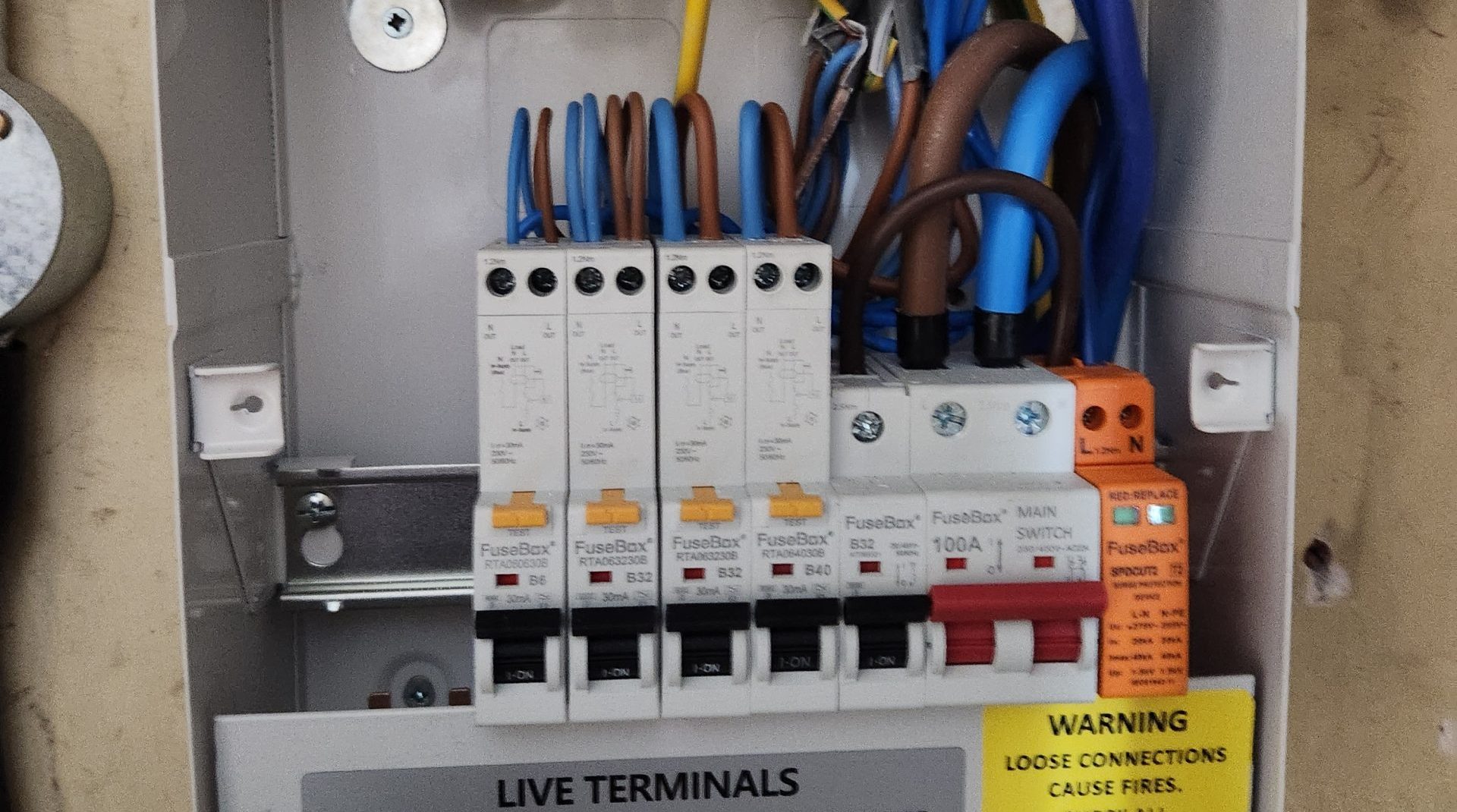 Electrical fusebox install